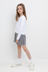 шорты  для девочки  КР 400732/серая клетка на белом к521