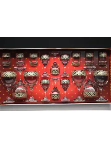 Подарочный набор 18 предметов с фужером