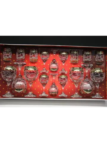 Подарочный набор 18 предметов с фужером