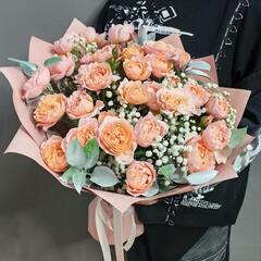 Букет из 7 кустовых пионовидных роз "Джульетта"