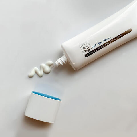 ДНЕВНОЙ ГЕЛЬ-КРЕМ CUSKIN VITAMIN U AQUA SUN GEL SPF 50+ PA+++ 50 мл