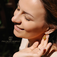 Серьги Perlus с медовым нефритом