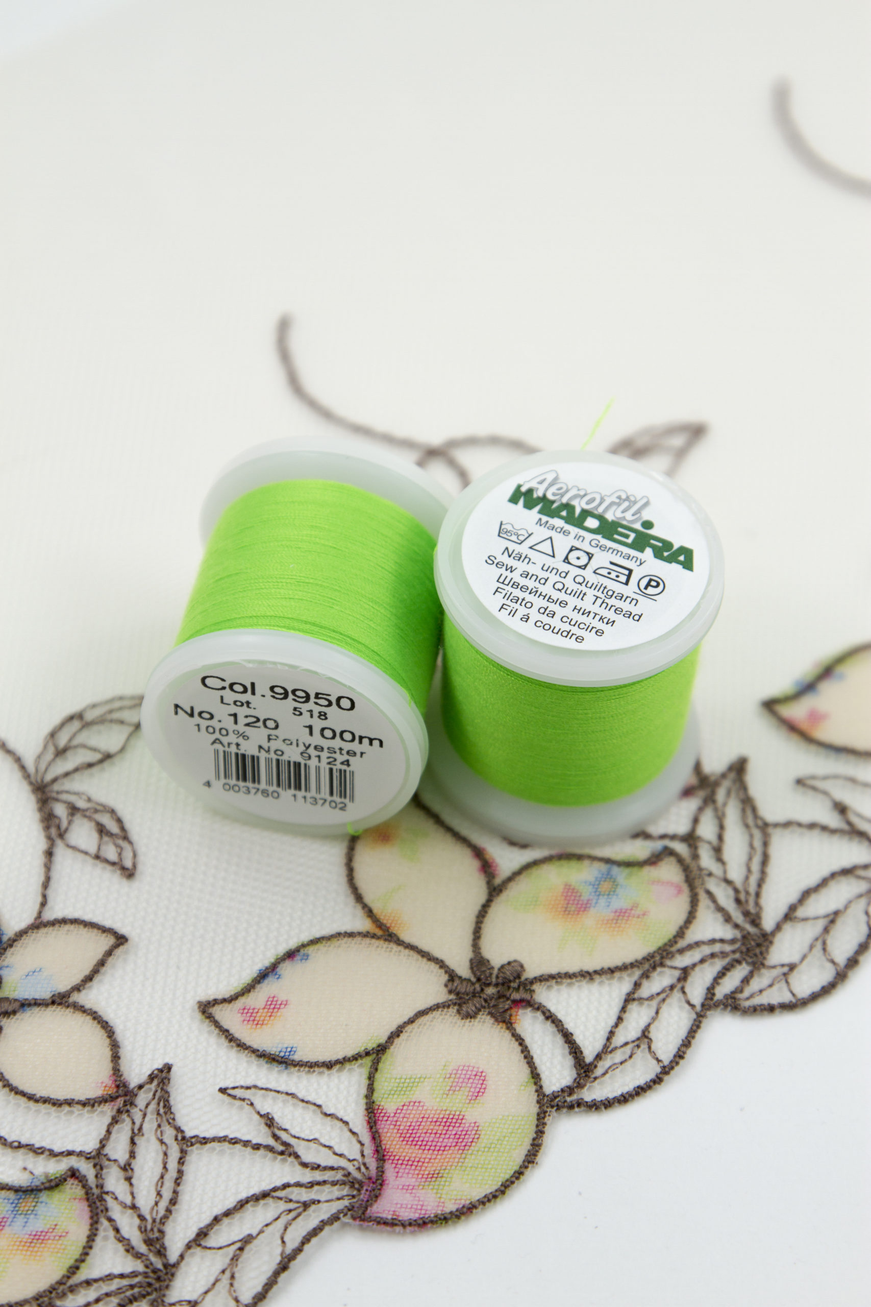 Нитки швейные Madeira aerofil №120 Col. 9950 салатовые неоновые (100 м)