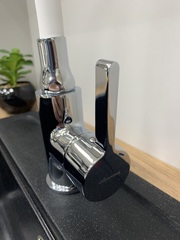 Смеситель для кухни с силиконовым изливом белого цвета Accoona A9890G,