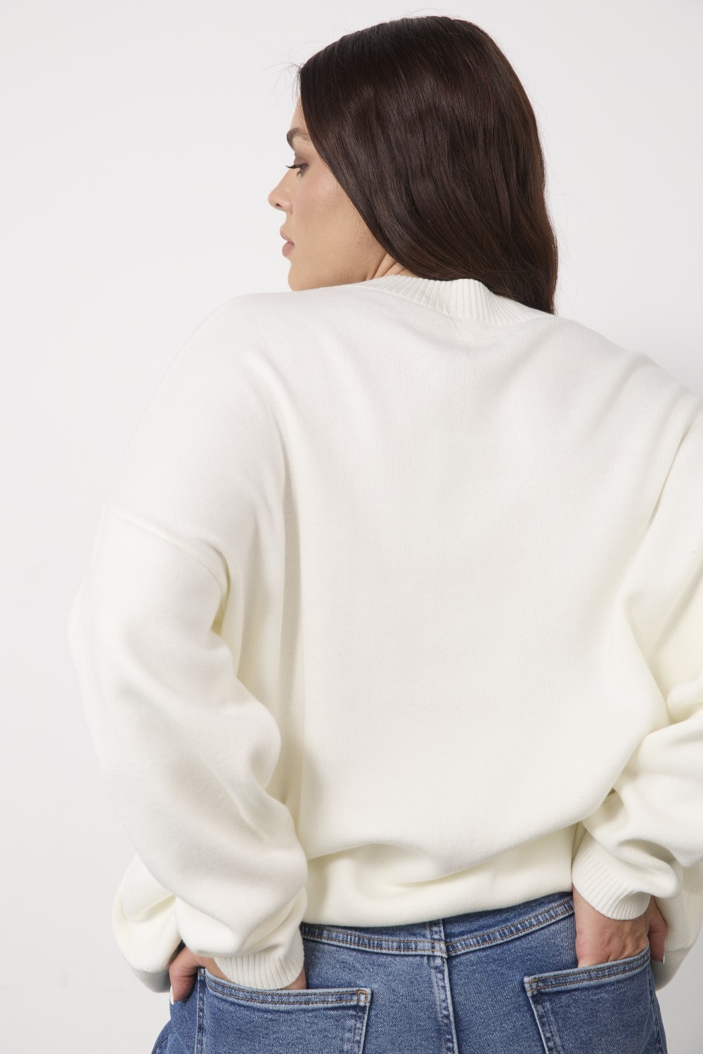 Джемпер вязаный с круглым вырезом, молочный