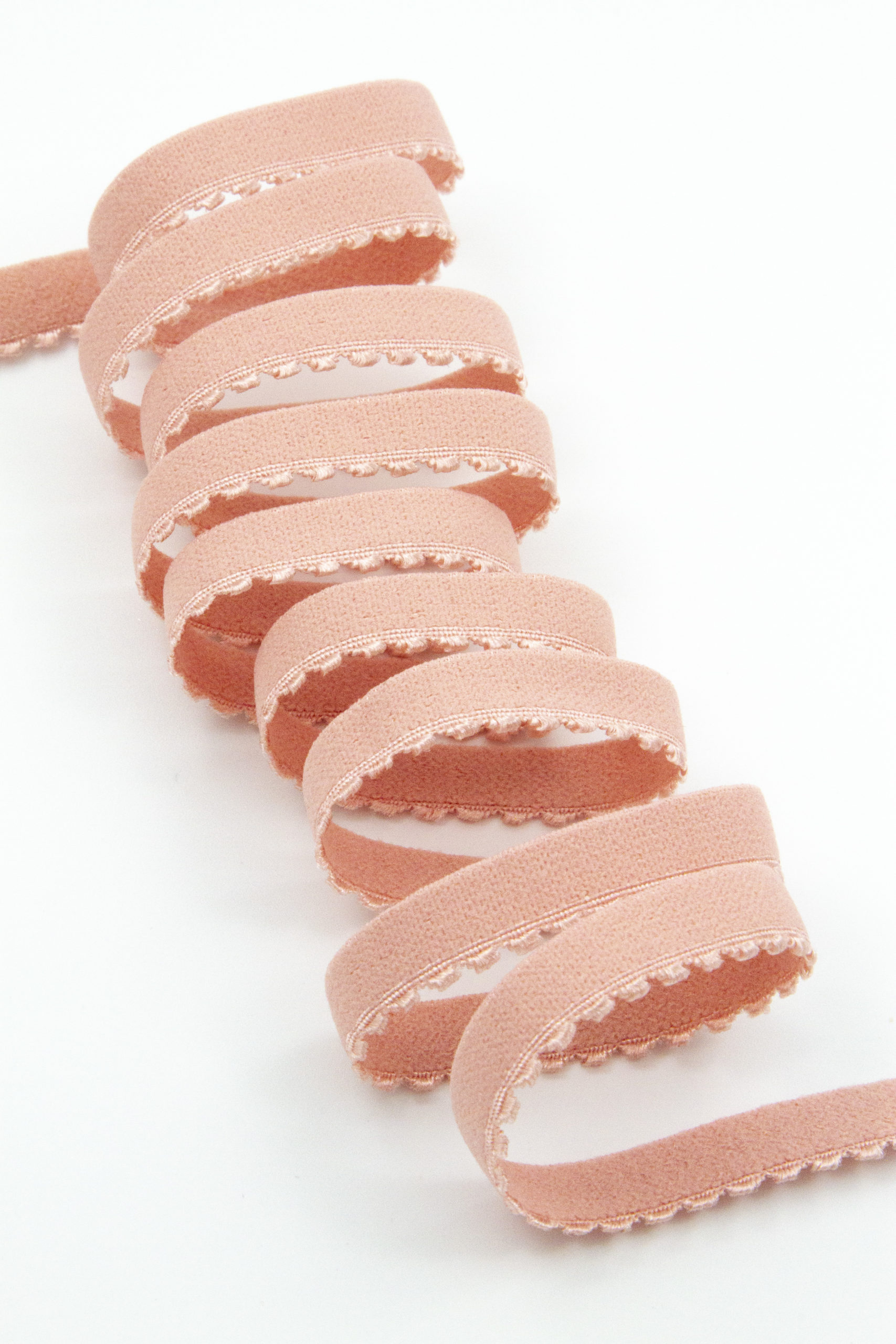 Резинка отделочная 10 мм с учетом фестона коралловый миндаль