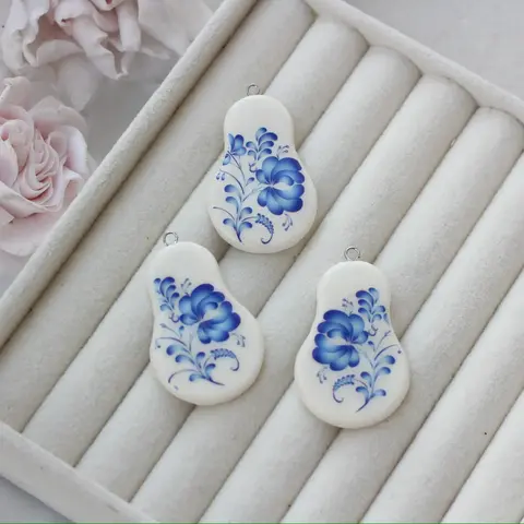 Подвеска Матрешка, полимерная глина, гжель, 38*25 мм, S007