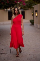 платье миди в алом цвете