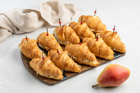 Круассан с томленой грушей и Дорблю, 10 шт.