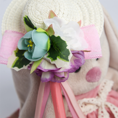 Зайка Ми в бледно-розовом платье и шляпке с цветами