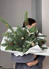 Зимний букет для стильной вазы