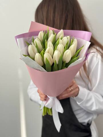 Букет из 19 белоснежных тюльпанов