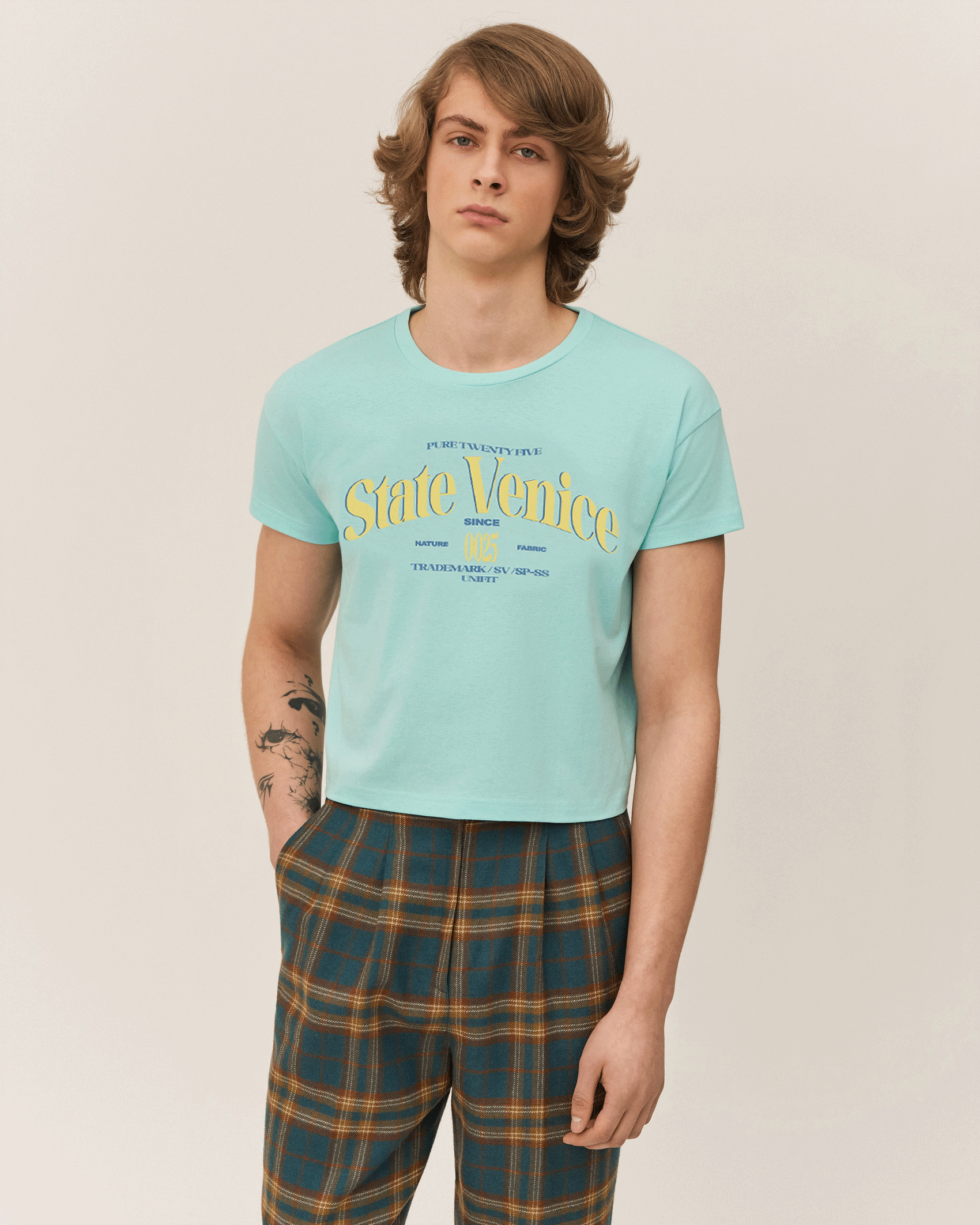 Укороченная футболка