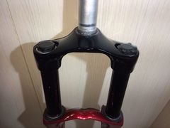 Вилка Marzocchi Dirt Jumper 3 26" 20мм ось