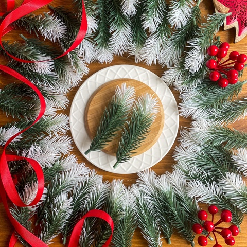 Еловая лапка искусственная, Бело-зеленая, декор зимний, рождественский, 12*3 см, 50 штук