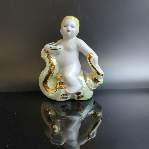 Статуэтка "Мальчик со змеей", фарфор, роспись, золочение, Дулевский фарфоровый завод (Дулево), СССР, 1989 г.