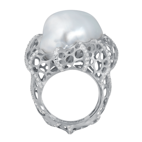 Кольцо с белым барочным морским жемчугом и бриллиантами, R0248-0/1
