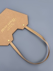 Сумка для цветов влагостойкая, Тиснение «Самой прекрасной», крафт, 23*15*9 см (Д*В*Ш), 1 шт.