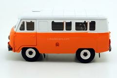 UAZ-3962 bus (plastic, painted) 1:43 Agat Mossar Tantal