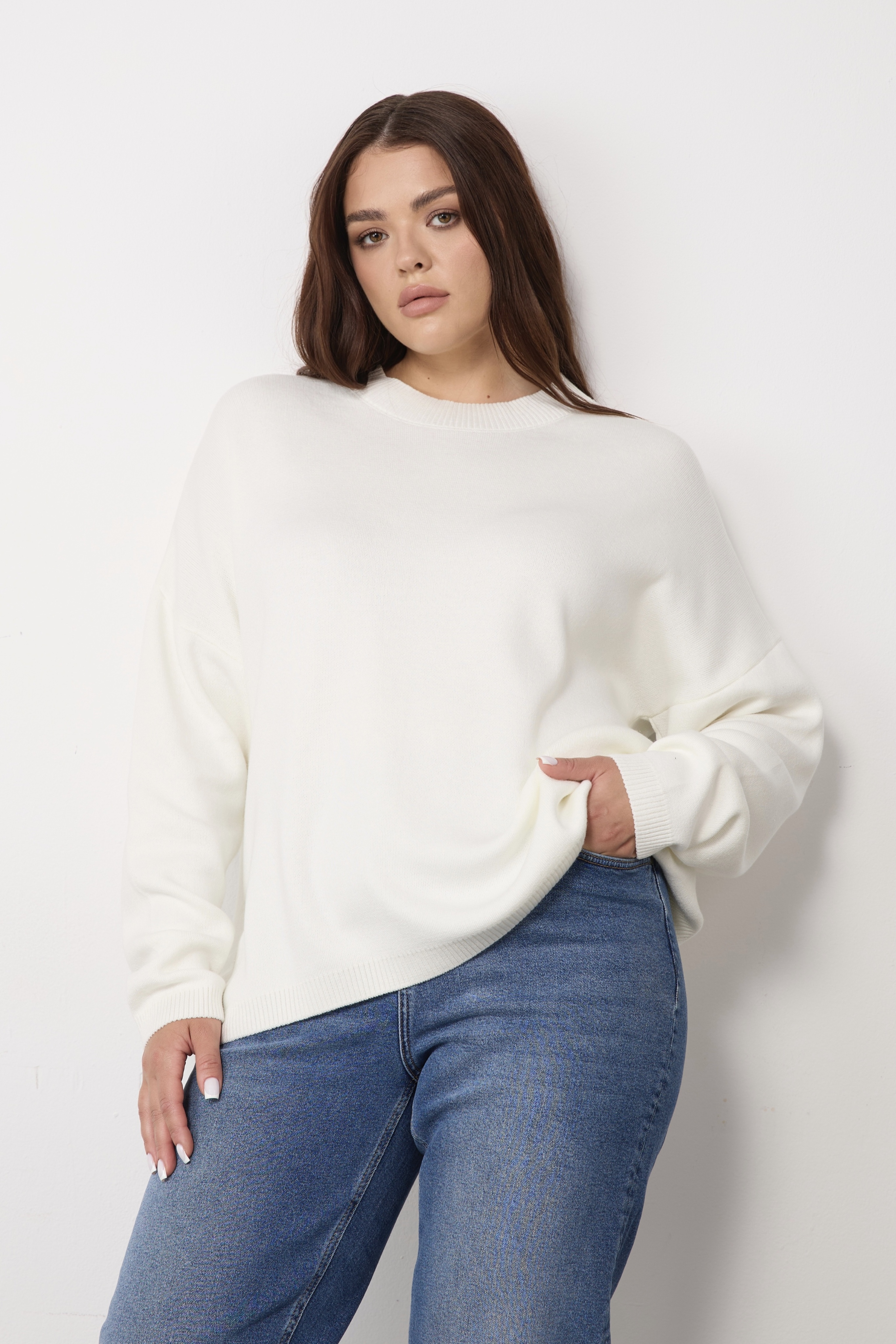 Джемпер вязаный с круглым вырезом, молочный