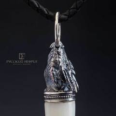 Амулет "Коготь дракона". Белый нефрит