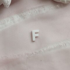 Буква F, перламутр, 10 мм, 1 шт, П654