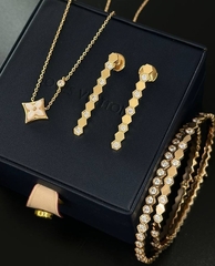 54232 - Серьги пусеты BEe CHAUMET, качество VGOLD