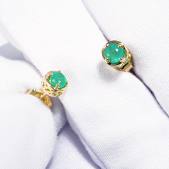 3020696-2 - Серьги-гвоздики из желтого золота 585 пробы с изумрудами