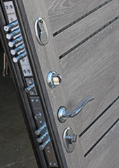 Входная металлическая дверь 10,5 см Чикаго Царга дуб шале корица с МДФ панелями