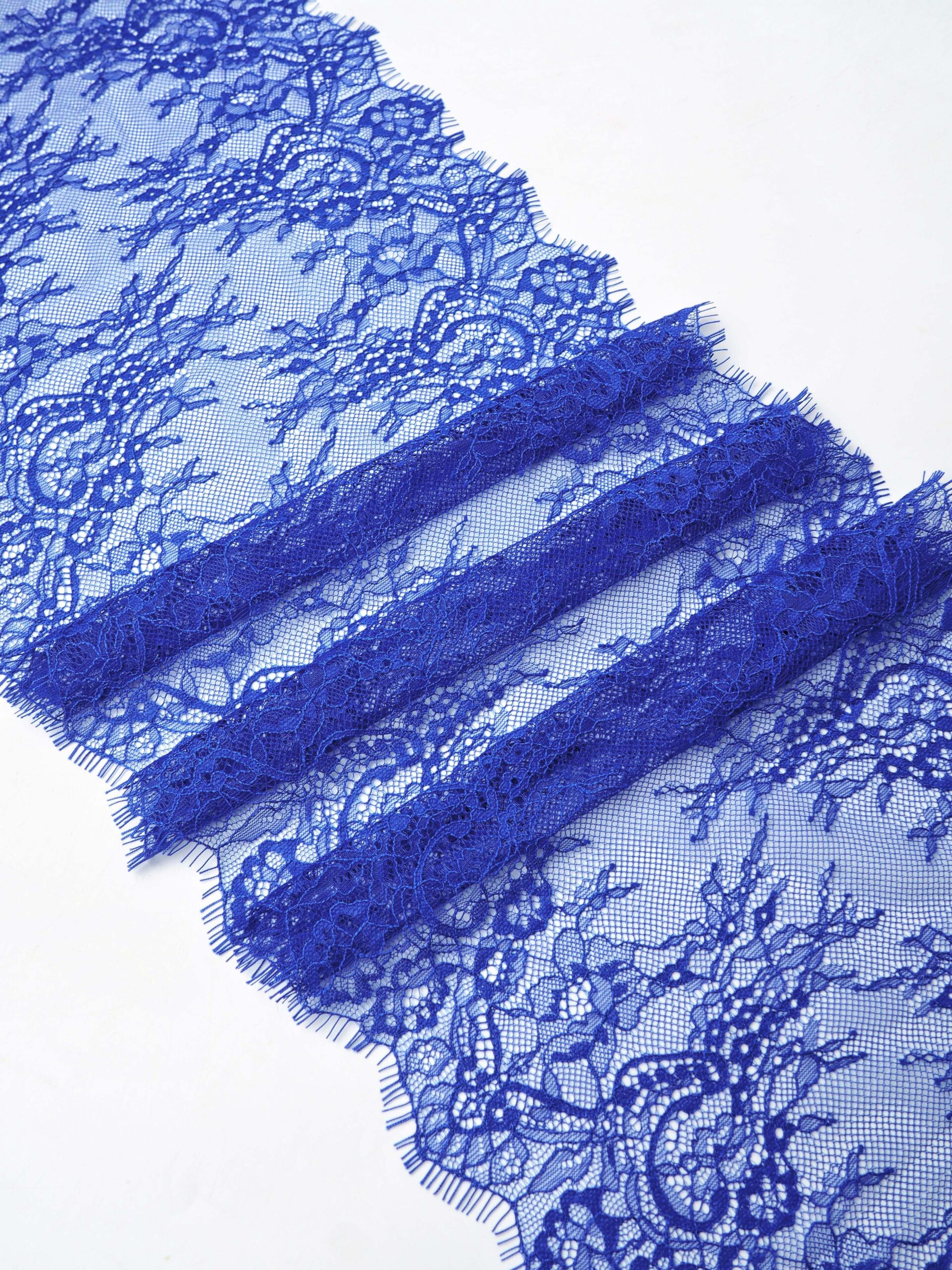 Кружево шантильи васильковое неэластичное ширина 23 см длина 1.45 м