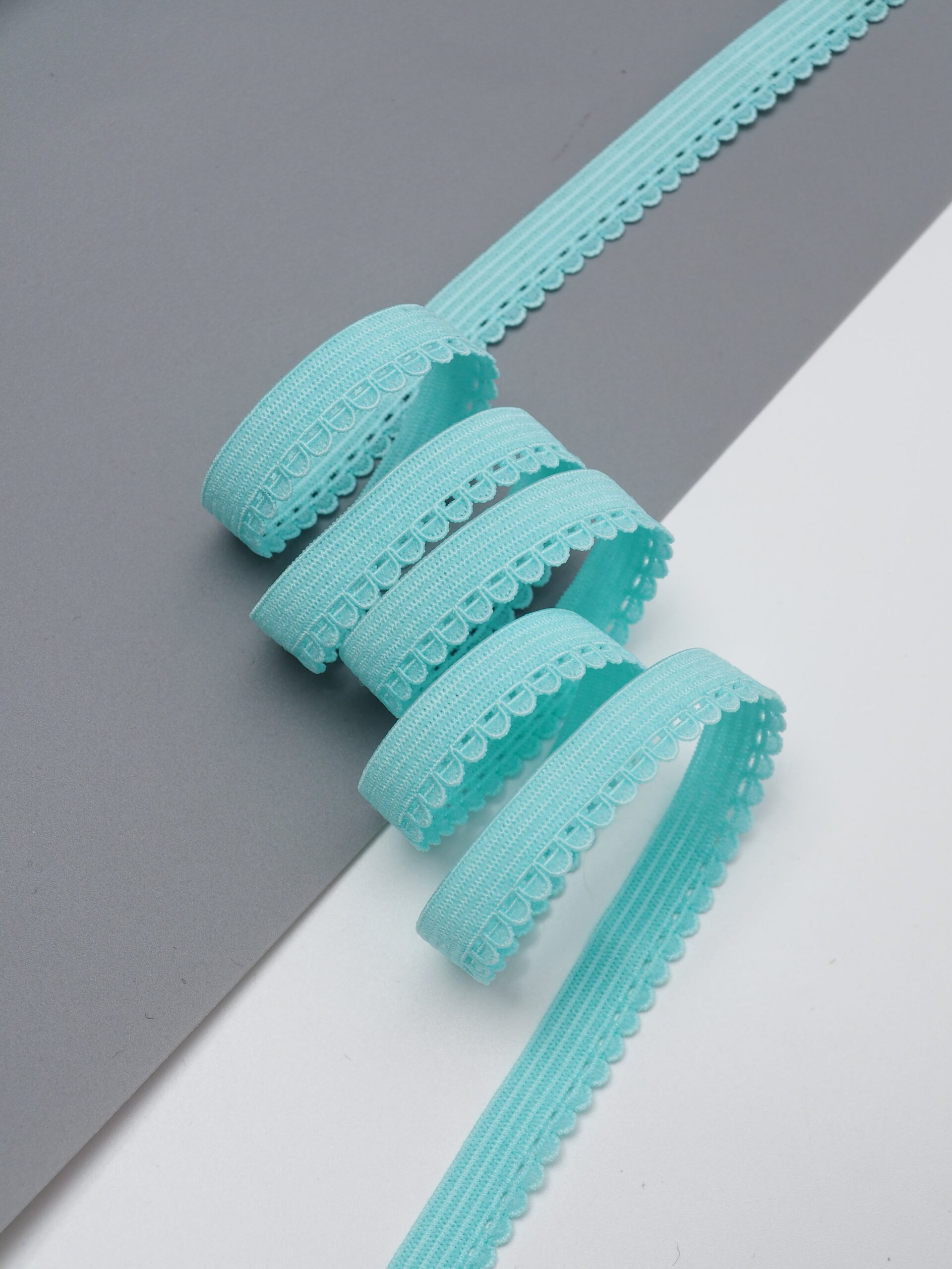 Бельевая резинка яркий тиффани ажурная ширина 9 мм с учетом фестона