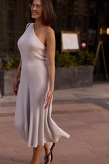 платье миди в цвете офвайт