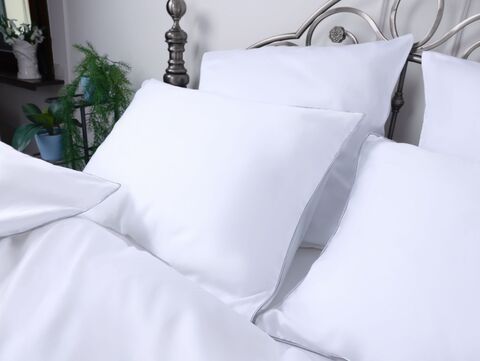 Постельное белье семейное Mollen белое с светло-серым кантом