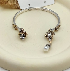 5329-braslet-zhestkij-s-podveskami-v-stile-alexander-mcqueen