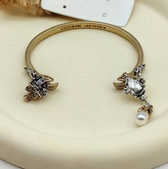 5329-braslet-zhestkij-s-podveskami-v-stile-alexander-mcqueen