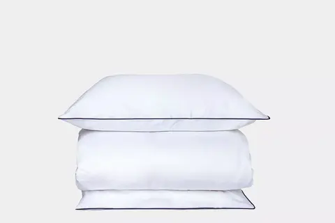 Постельное белье 1.5 спальное Mollen белое с ежевично-черным кантом