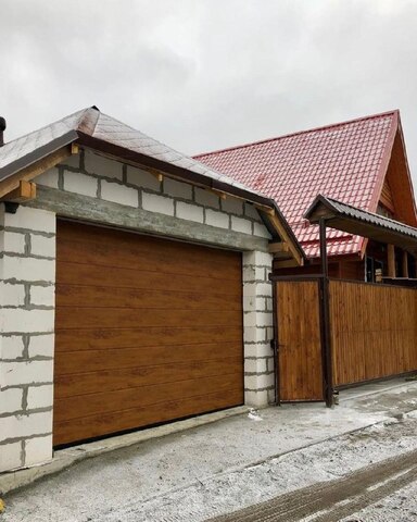 Секционные ворота Херман LPU 42 2500х2500 мм (шхв) с HyperMatic 800