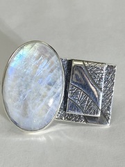 Адуляр (серебряное кольцо)
