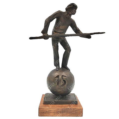 Динес Ю. С. Бильярдист. Бронза, литьё. 2000 г.