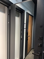 Входная металлическая дверь с зеркалом Бункер B-13 Веллюто верде / зеркало тонированное Макси ФЛЗ - 1 Кварц черный