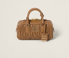 Сумка MIU MIU Arcadie matelassé из кожи наппа, карамельный