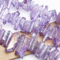 Кварц тонированный необработанные бусины, цвет сиреневый, размер около 15-25*4-6 мм, цена за отрезок 9,5 см (1/4 нити)