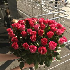 Корзина 55 роз Кения 40 см розовые