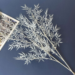 Ампельное растение, искусственная зелень с ажурными листочками, Белая, 92 см, набор 2 ветки.