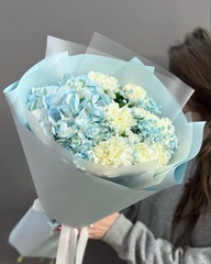 Букет с гортензией и диантусами