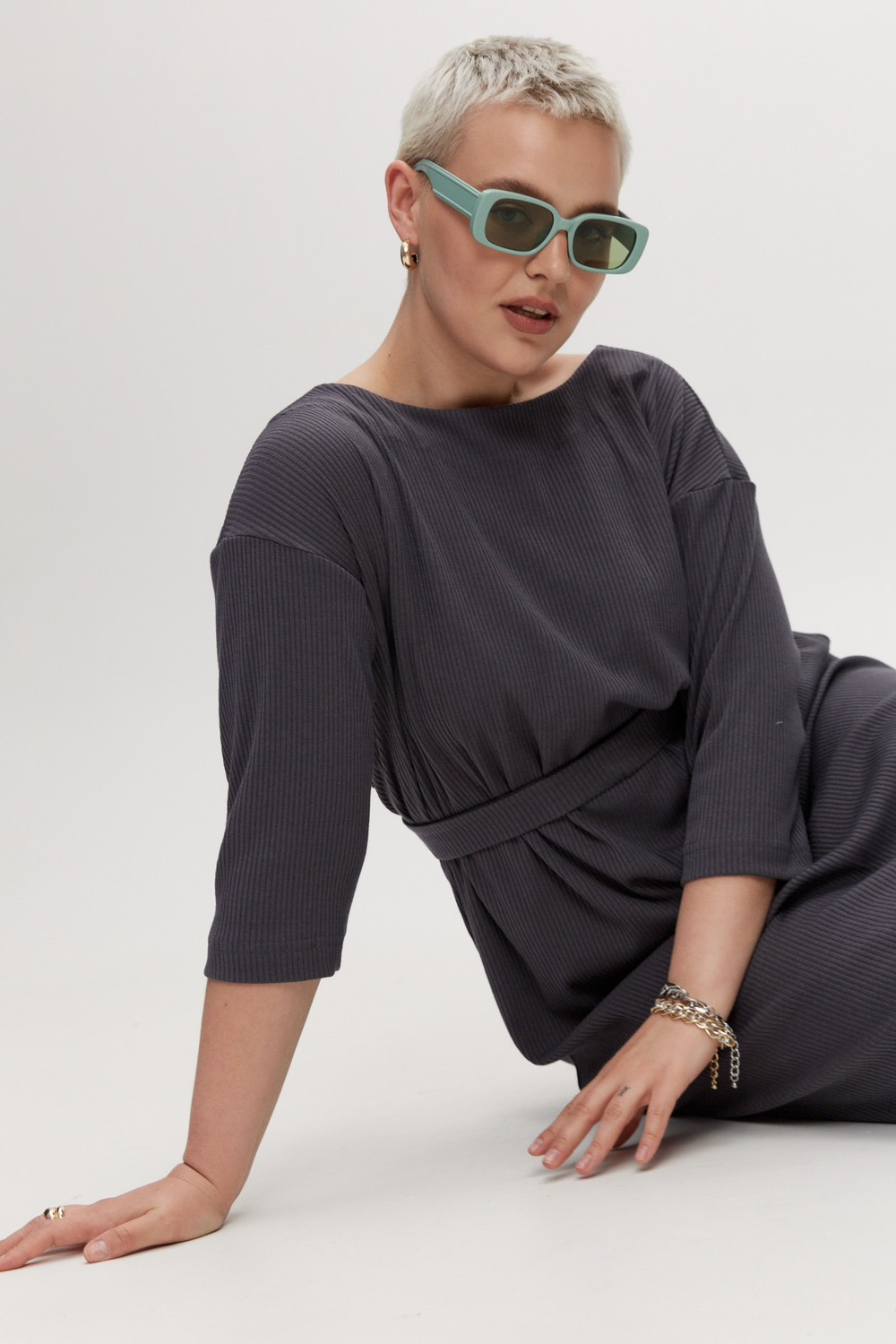 Платье трикотажное, в рубчик, графит