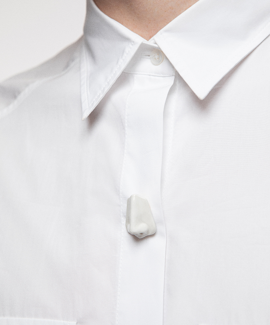 Брошь NOSE WHITE