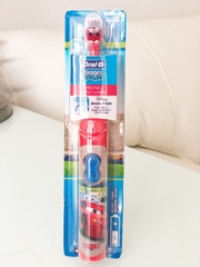 Электрическая зубная щетка  Oral-b детская (Cars) + таймер в подарок