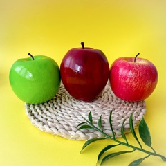 Яблоко зеленое, розовое, бордовое, реалистичное, 8,5 см, муляж, пенопласт, цвет микс, набор 3 шт.