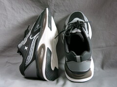 Кроссовки мужские чёрно-белые 43 размер